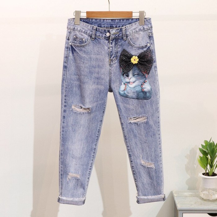 Embroidered Three-dimensional Flower Jeans Women's Spring And Summer 2021 New Fashion All-match Ripped Denim Nine-point Pants