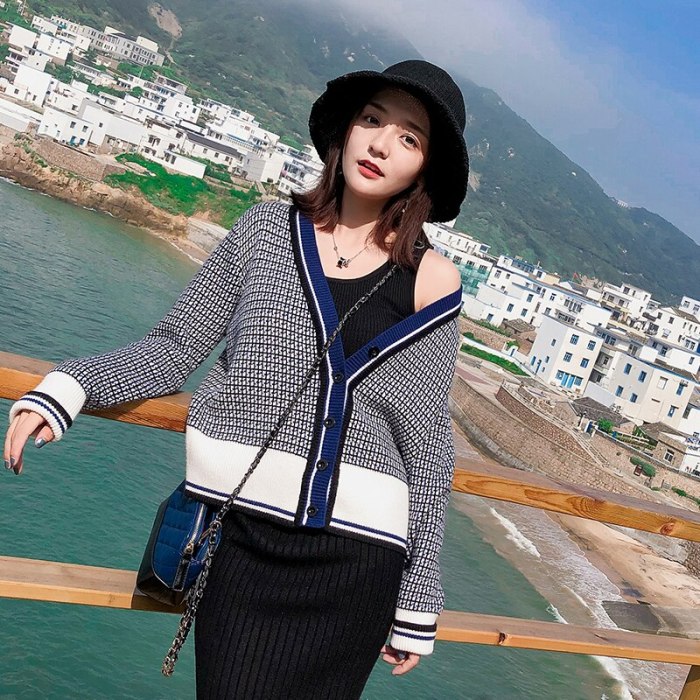 Sweater coat ladies short paragraph Spring and Autumn new fashion plaid loose knit V-neck cardigan