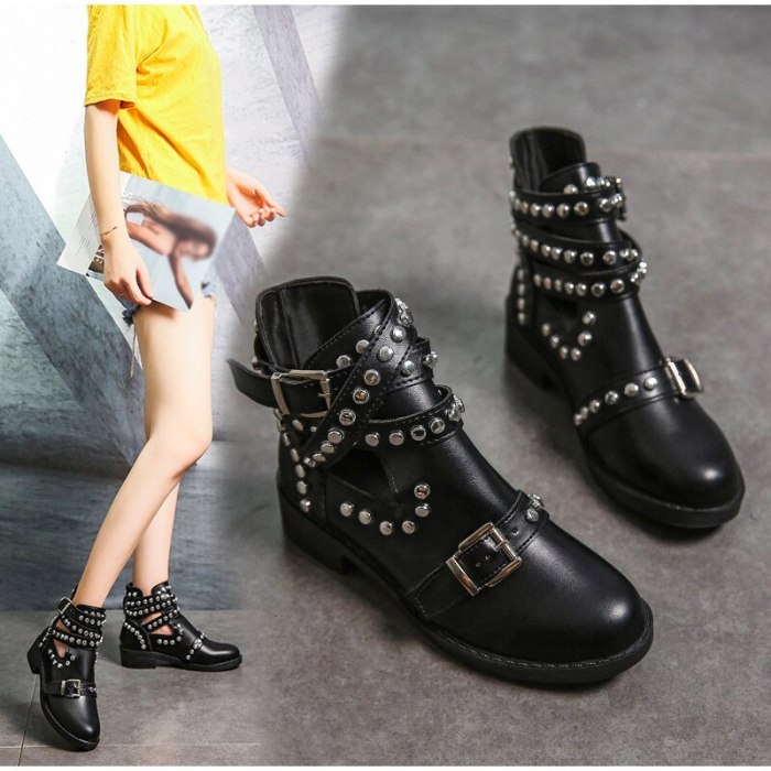 Women Ankle Motorcycle Boots 2021 Rivet Low Heels Platform Vintage Leather Belt Buckle Martens Shoes Females Sandals 35-43 Sizes