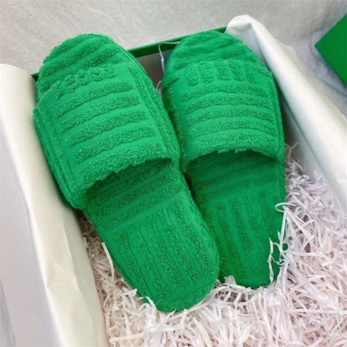 Fall 2021 new green hair slippers women wear flat-bottomed thick-soled wool flip-flops