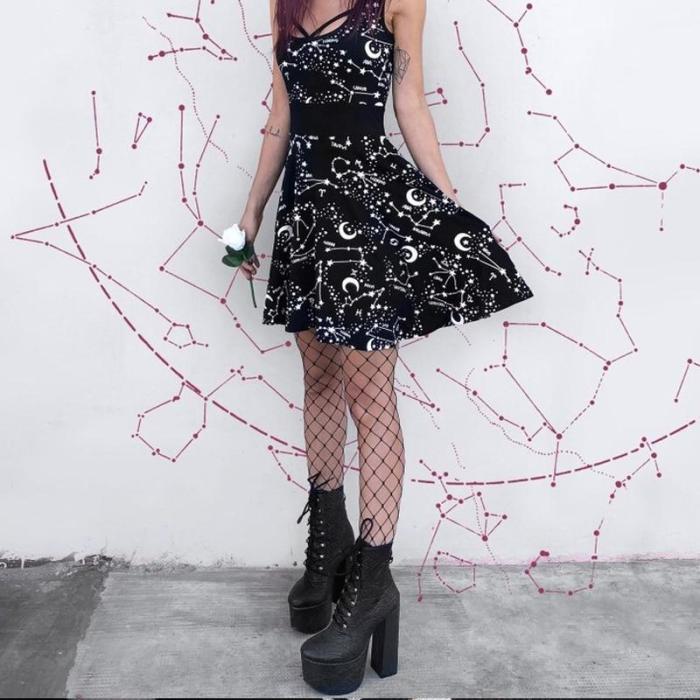 Sexy Sleeveless Black Gothic Dress Summer Bodycon Casual Thin Lady Dresses Moom Star Print Darkness Dress Gothic Punk Wind Dress