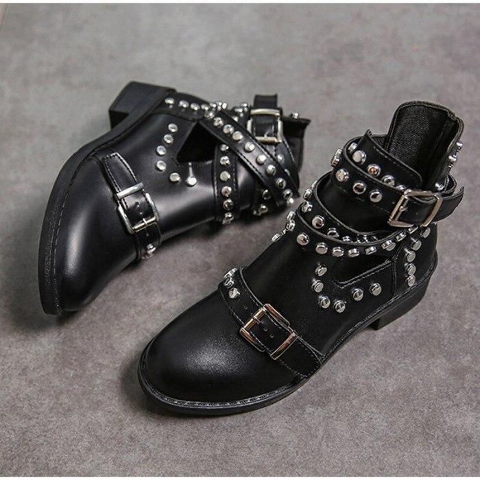 Women Ankle Motorcycle Boots 2021 Rivet Low Heels Platform Vintage Leather Belt Buckle Martens Shoes Females Sandals 35-43 Sizes