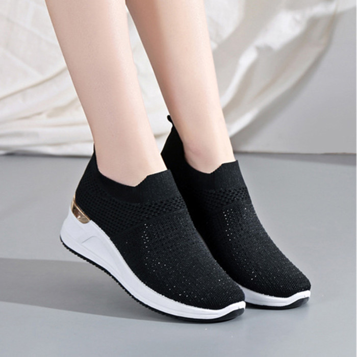 New Breathable Flyknit Mesh Soft Sole Casual Sneakers
