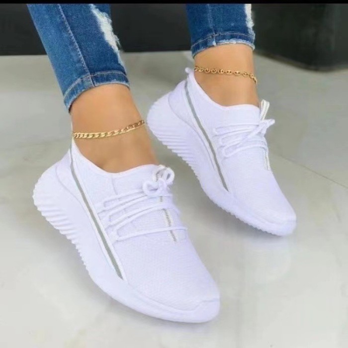 Plus Size Breathable Lace-Up Flyknit Casual Flat Heel Mesh Sneakers