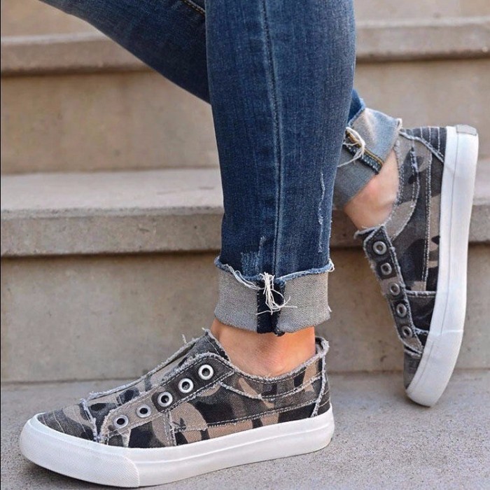 Plus Size Camouflage Flat Heel Low Top Splicing Casual Round Toe Canvas Shoes