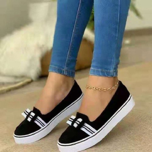 Plus Size British Style Round Toe Solid Color Low Top Canvas Shoes