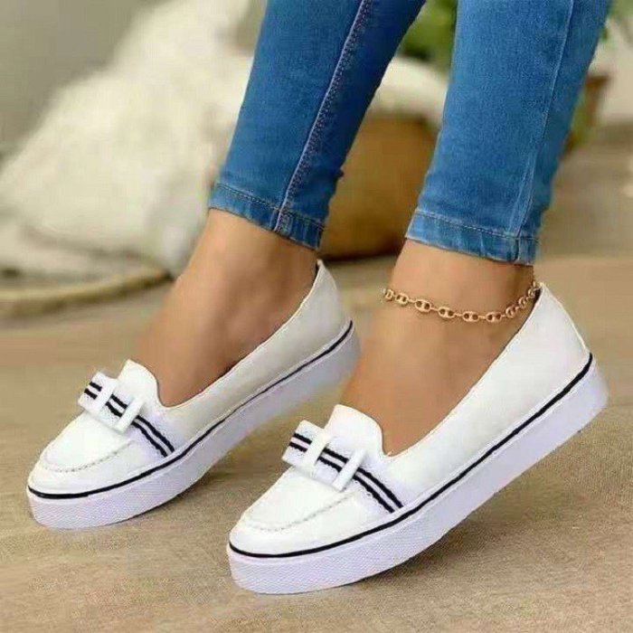 Plus Size British Style Round Toe Solid Color Low Top Canvas Shoes