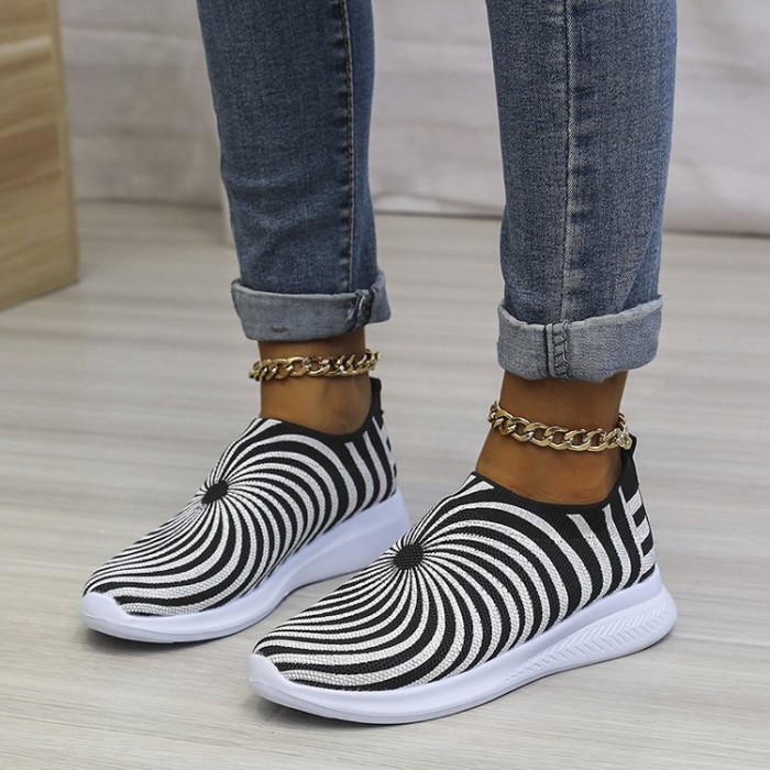 Plus Size Soft Bottom Fashion Pattern Casual Sneakers