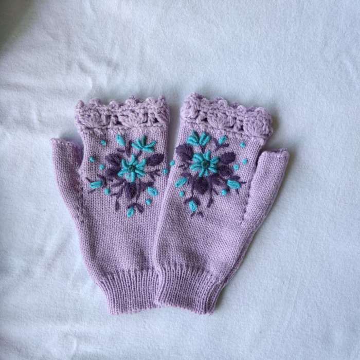 Women's Fashion Flower Embroidered Warm Knitted Gloves