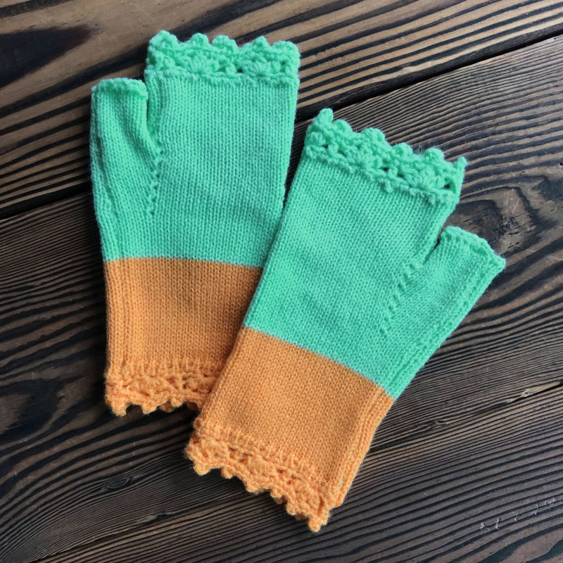 Winter Daisy Hand Embroidered Warm Wool Knit Gloves