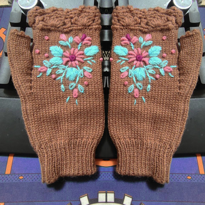 Women's Fashion Flower Embroidered Warm Knitted Gloves