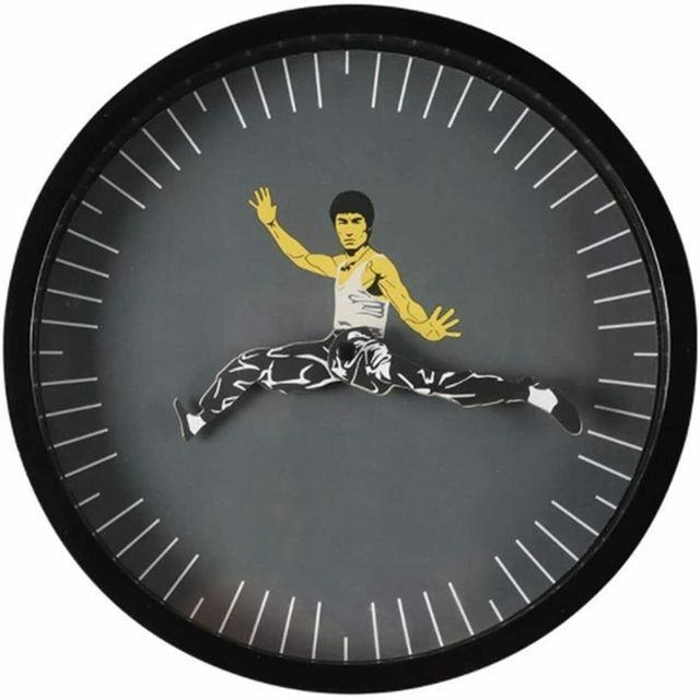 Kung Fu Wall Clock Chinese Bruce Lee Personality Style Creative Round Clock Home Decorations Kung Fu Clock Diameter 25CM