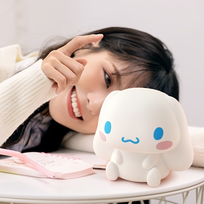 Sanrio Cinnamoroll Night Light Cute Style Silicone Soft TouchLight Up When Patting 3 Speed Adjustment 3 Color Lighting Remote Control Built-in 1200mAh Battery Support USB Charging Suitable For Decorating And Decompressing Bedroom Sleeping Attractive Gift For Home Decor Living Room, Halloween ,Christmas Decor, Desk Office Accessories, For Camping, Party, Perfect Gift For Birthday Christmas