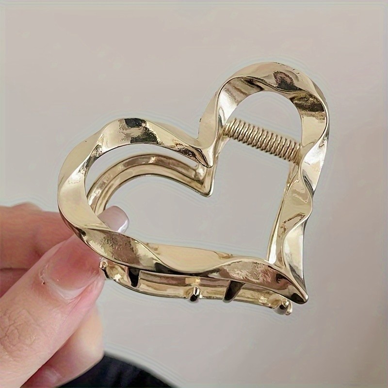 1pc, Vintage Love Heart Design Hair Claw for Women and Girls - Elegant and Versatile Hair Accessory for Casual, Party, and Outdoor Use - Perfect Gift for Photo Props