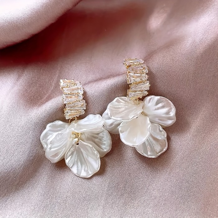 1 Pair Of Dangle Earrings Sparkling Flower Design Paved Shining Zirconia Symbol Of Beauty And Sweetness Match Daily Outfits Party Decor