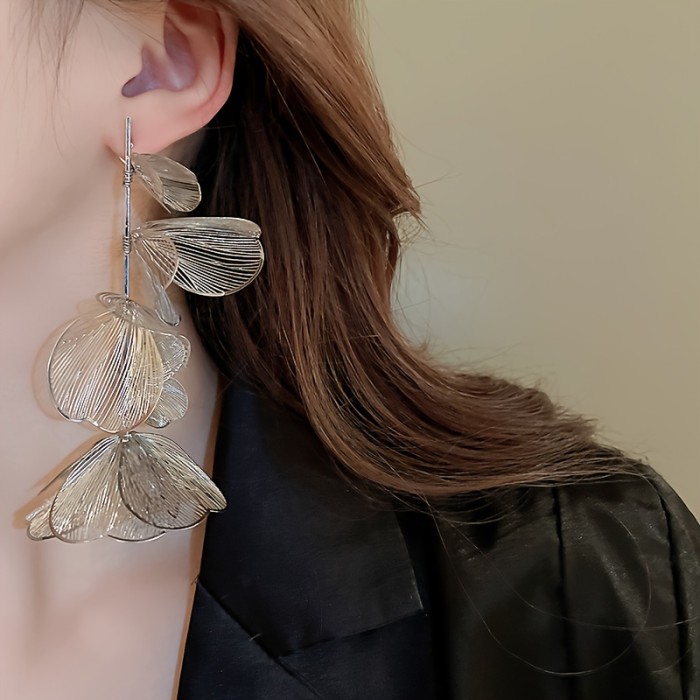 Exquisite Metal Flower Hollow Pattern Long Dangle Earrings Elegant Luxury Style Copper Jewelry Delicate Female Gift