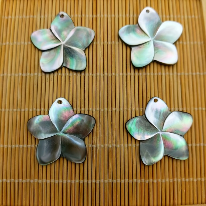 4pcs Natural Carved Mother Of Pearls Charms DIY Beads Shell Pendants For Jewelry Making Mop Shell Pearls Pendant Jewelry Findings