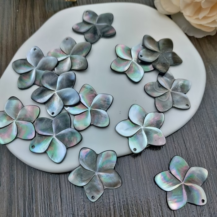 4pcs Natural Carved Mother Of Pearls Charms DIY Beads Shell Pendants For Jewelry Making Mop Shell Pearls Pendant Jewelry Findings