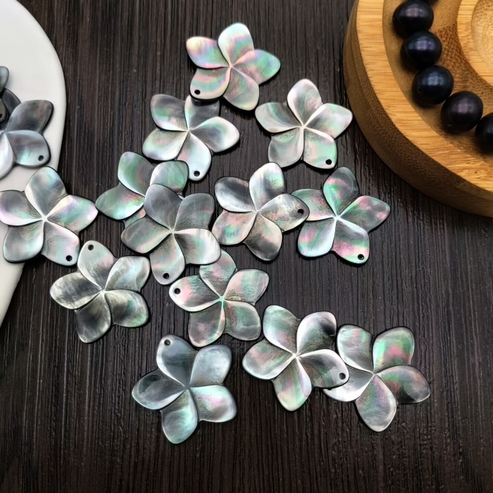 4pcs Natural Carved Mother Of Pearls Charms DIY Beads Shell Pendants For Jewelry Making Mop Shell Pearls Pendant Jewelry Findings