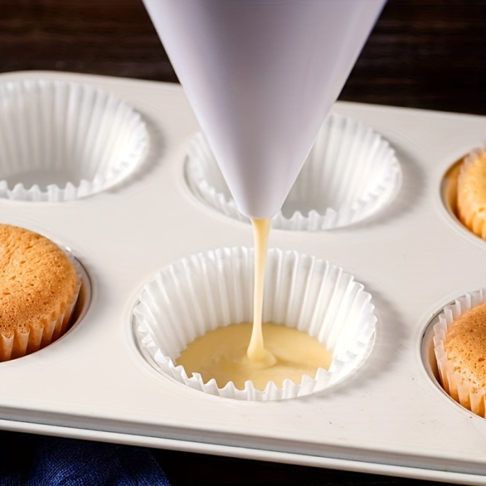 All-Purpose Handheld Baking Funnel – Adjustable Cream & Chocolate Dispenser for Professional Cake Decorating