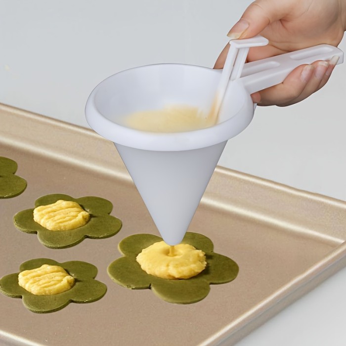 All-Purpose Handheld Baking Funnel – Adjustable Cream & Chocolate Dispenser for Professional Cake Decorating