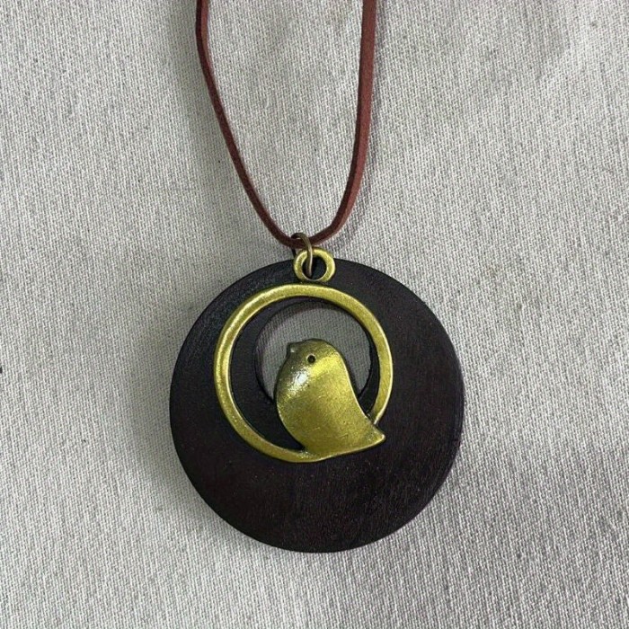 Vintage Wooden Bird Necklace Christmas Halloween gift