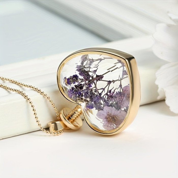 Heart-Shaped Dried Flower Crystal Glass Pendant Necklace, Ladies Party Banquet Neck Jewelry Exquisite Accessories