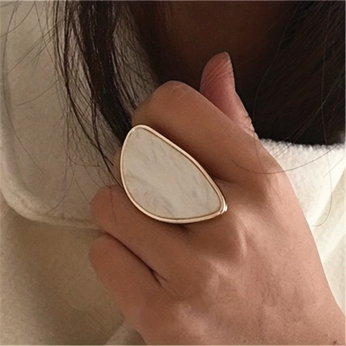 Vintage Irregular Geometric Ring Oil Dripping Craft Pink And White Color Simple But Unique Large Size Party Decor