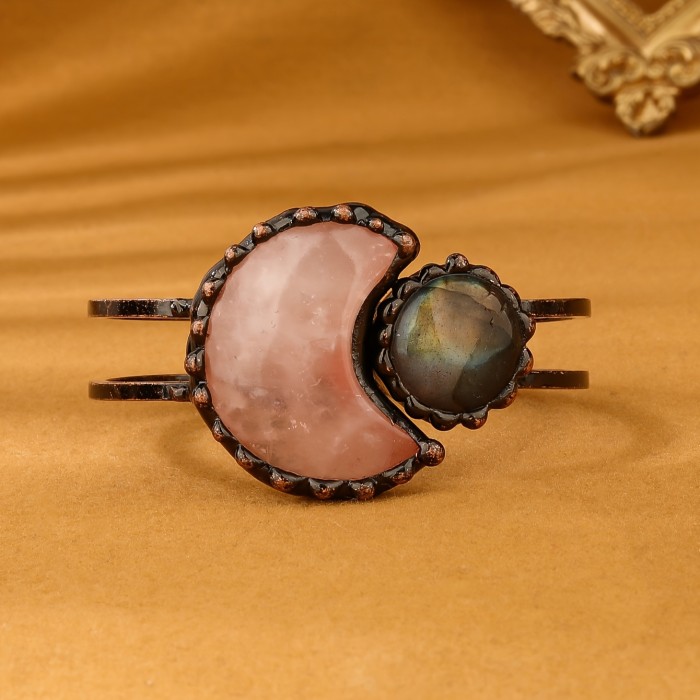 Radiant Natural Stone Bangle - Vintage Elegance with Handcrafted Artistry - Rich Black Color for Timeless Style - Perfect Gift Idea