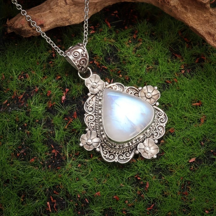 Retro Romantic Love Drop Shape Blue Natural Stone Petal Pendant Necklace Women's Fashion Elegant Charm Party Prom Jewelry Gift