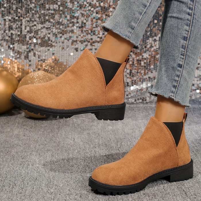 Chic Women's Slip-On Chelsea Boots - Comfortable Mid-Heel, Casual All-Season Ankle Booties with PU Sole