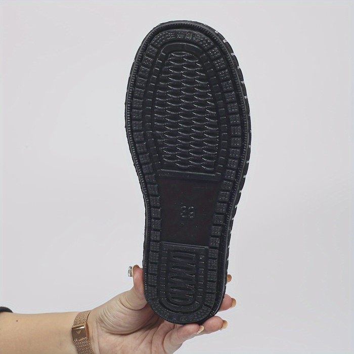 Breathable & Stylish Women's Flats - Lightweight, Comfortable Slip-On with Peking Opera Embroidery, Casual Round Toe Striped Design