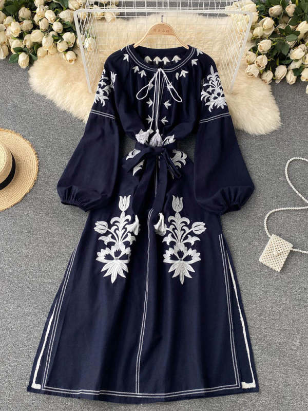 Hawazin Embroidered Tie Split Dress(3 Colors)