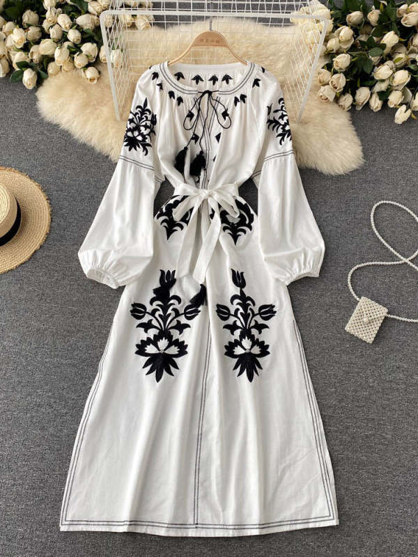 Hawazin Embroidered Tie Split Dress(3 Colors)