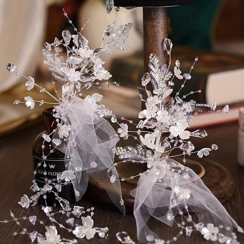 Luxurious Crystal Beads Wedding Veil - Delicate Flower Design, Sweet Headwear with Secure Duck Billed Clip, Exquisite Hair Accessories for Brides - Perfect for Wedding Dresses
