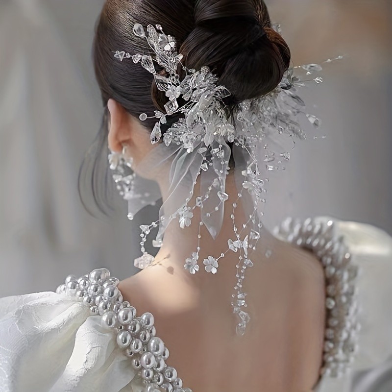 Luxurious Crystal Beads Wedding Veil - Delicate Flower Design, Sweet Headwear with Secure Duck Billed Clip, Exquisite Hair Accessories for Brides - Perfect for Wedding Dresses
