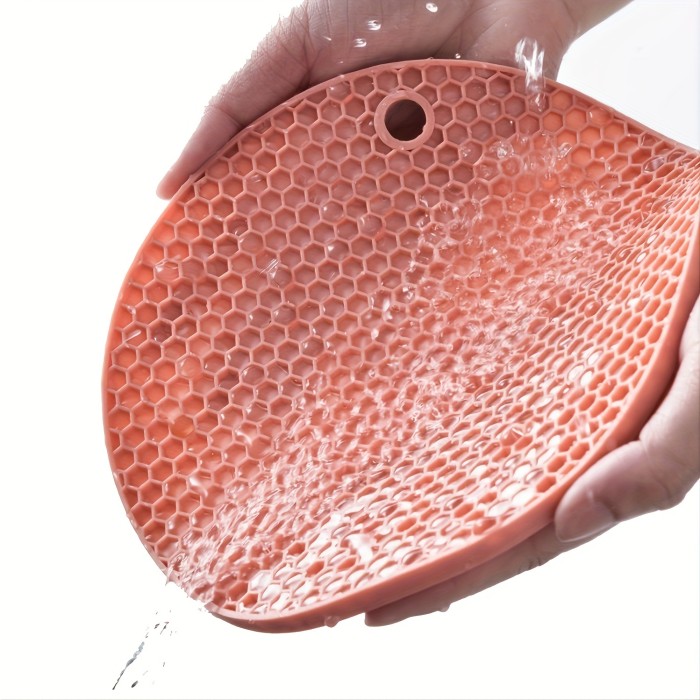 1\u002F4pcs Round Honeycomb Silicone Placemat 6.7 Inch, Heat Insulation Pad, Non-slip Pot Holder, Easy To Clean And High Temperature Resistant Table Mat, Tabletop Protection, Home Kitchen Dining Table Decor