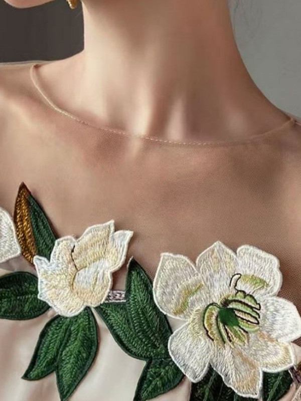 Loose Puff Sleeves Flower-Embellished Flower Shape See-Through Round-Neck Blouses&Shirts Tops