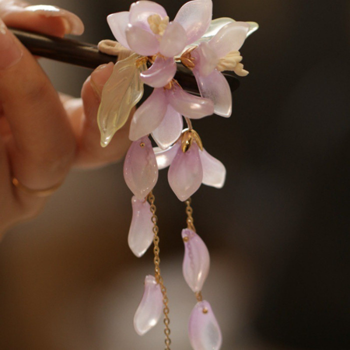 1pc Elegant Vintage Magnolia & Wisteria Flower Hairpin with Tassel - Traditional Chinese Style, Wooden Floral Hair Clip for Cheongsam, Hanbok & Tea Costumes, Purple & White