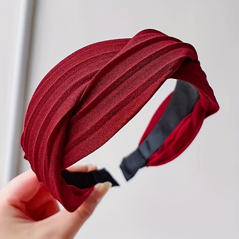 A Stylish Korean Version Twisted Cross-Woven Headband for Women, Featuring a Chic Design That Elegantly Holds Back Hair, Perfect for Washing Your Face, with Exquisite Craftsmanship And a Unique Solid Color Fabric.
