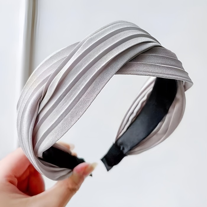 A Stylish Korean Version Twisted Cross-Woven Headband for Women, Featuring a Chic Design That Elegantly Holds Back Hair, Perfect for Washing Your Face, with Exquisite Craftsmanship And a Unique Solid Color Fabric.