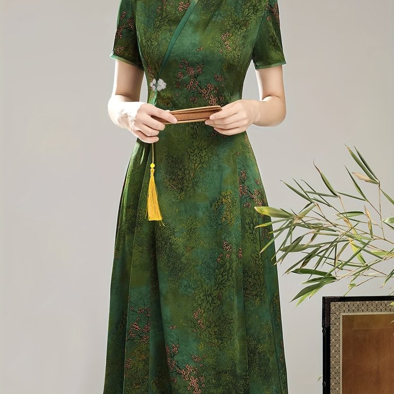 Floral new Chinese cheongsam dress retro, retro short-sleeved green V-neck cheongsam dress for women