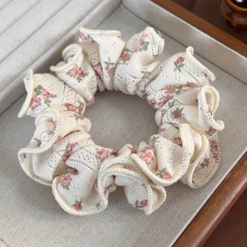 Vintage Floral Print Scrunchie Hair Ring, Sweet Style Fabric Hair Tie with Flower Print, Single Piece Elastic Hair Band for Women and Girls 14+, Retro-Inspired Hair Accessory with Ruffle Detail.