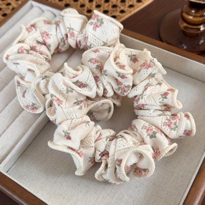 Vintage Floral Print Scrunchie Hair Ring, Sweet Style Fabric Hair Tie with Flower Print, Single Piece Elastic Hair Band for Women and Girls 14+, Retro-Inspired Hair Accessory with Ruffle Detail.