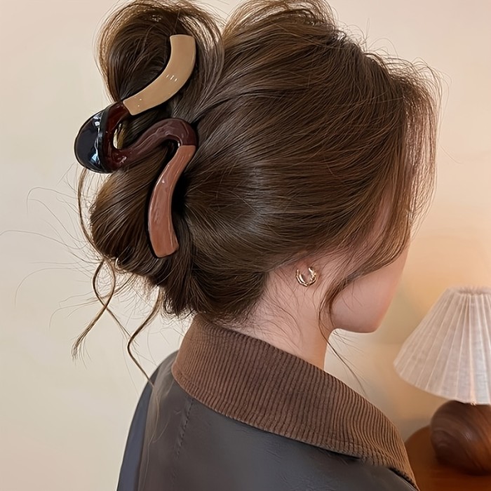 French Minimalist Large Wave Hair Claw Clip for Women, High-End Shark Clip, New Style for 2025, Hair Accessory for Updos.
