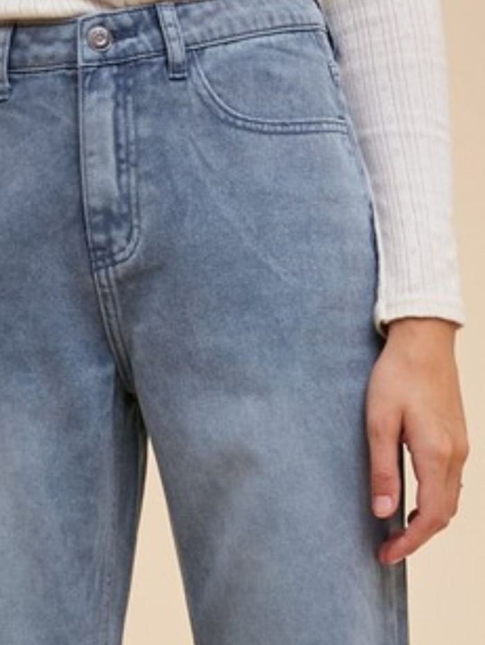 Womens Casual High Waisted Mom Jeans Chic Retro Straight Leg Classic Five Pocket Denim Pants Light Blue Washed Distressed Vintage Style Perfect for Daily Wear Spring Summer Fall Streetwear Fashion