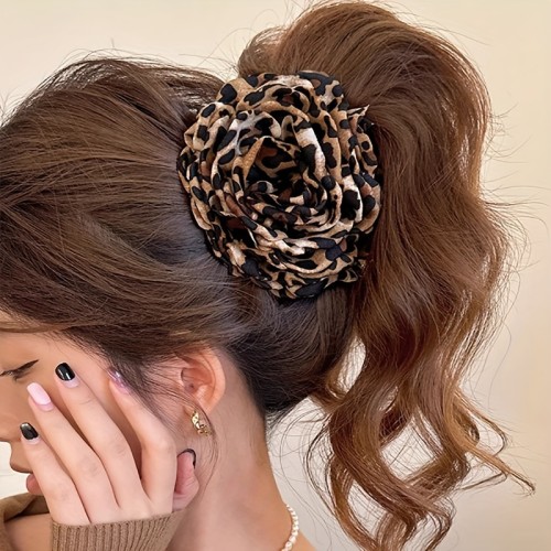 Boho-Chic Leopard Print Hair Claw Clips - Mixed Color Woven Plastic with Polyester Fabric for Teens, Versatile Accessory for All Seasons, Suitable for Ages 15+, Elegant Vintage Hong Kong Style Hair Decor