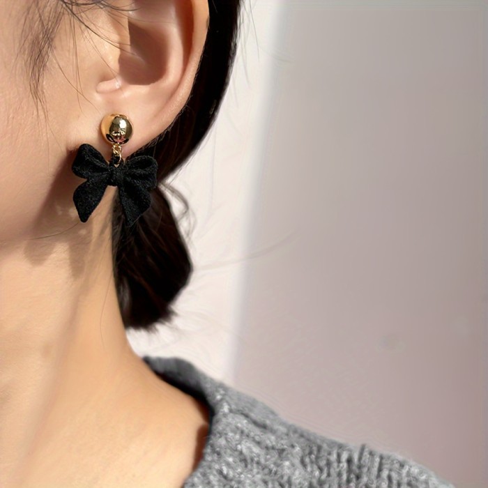 Fashionable Earrings Retro Fashionable A Pair of Women's Simple Earrings Ear Studs