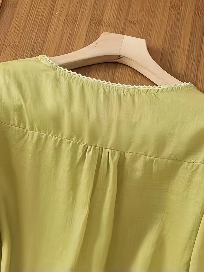 Women's Plus Size Green Embroidered Blouse – Loose Fit, Crew Neck, Vintage Summer Shirt