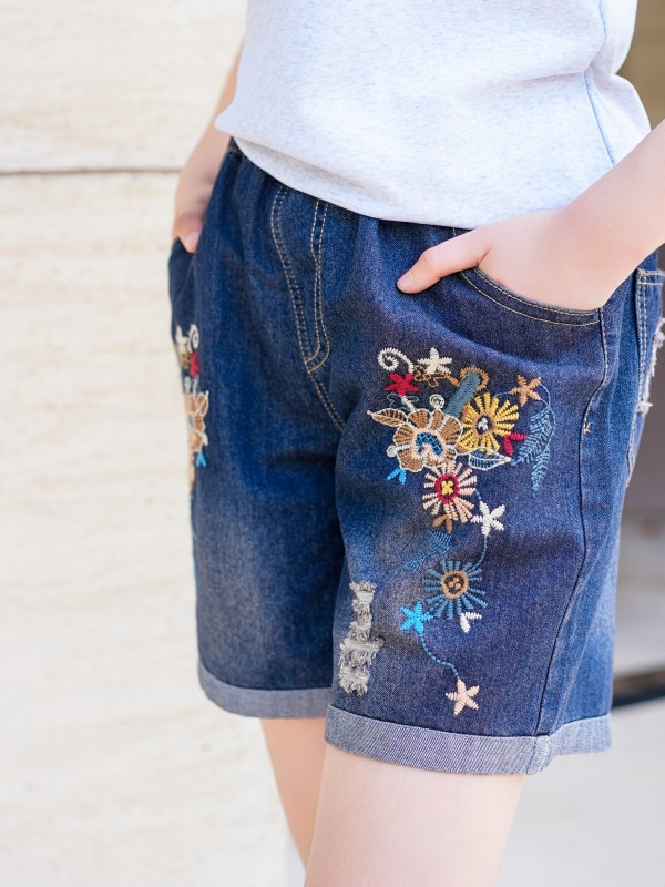 Women's Cute Denim Shorts with Floral Embroidery – Fashionable Spring & Summer Everyday Wear